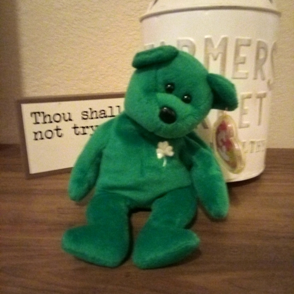 TY BEANIE BABY "ERIN" BEAR
